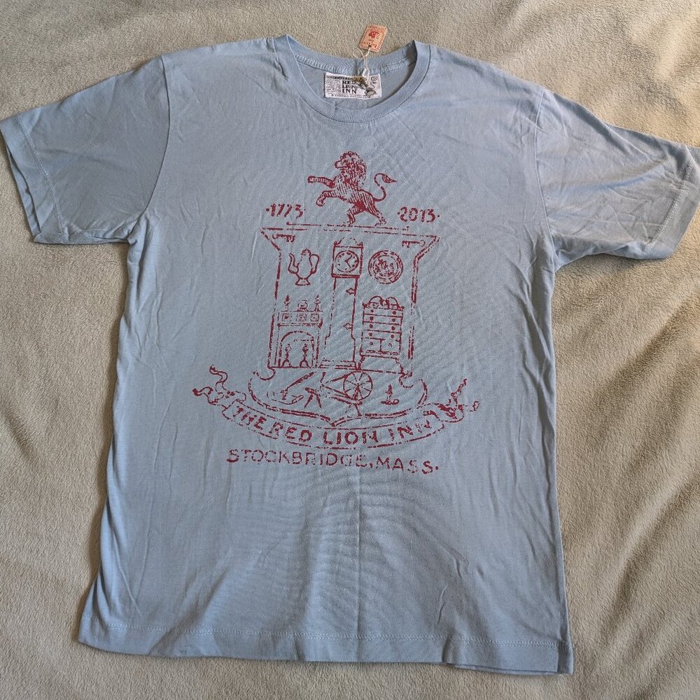 RED LION INN T SHIRT NEW WOMEN'S S Tee Blue Red Stockbridge Massachusetts Gift
